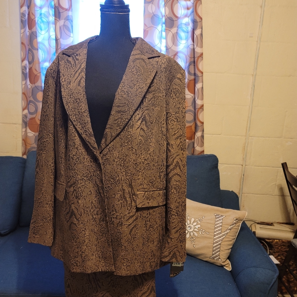 Stanley Blacker 2 Piece skirt suit fully lined